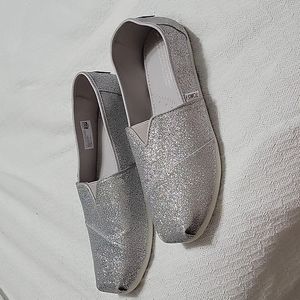Silver glitter TOMS. Size 4.5 or ladies 6!